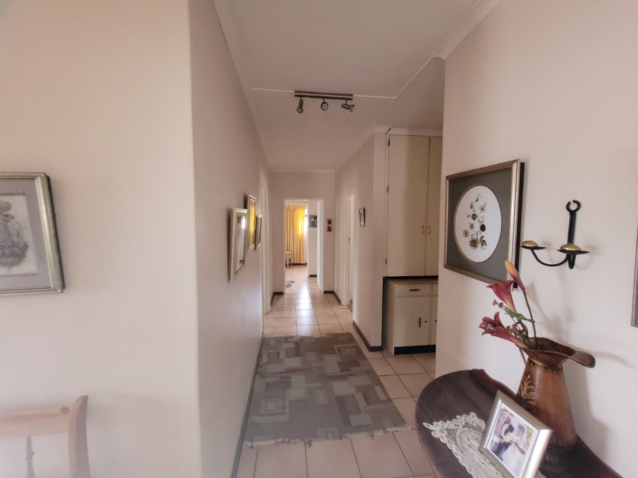 3 Bedroom Property for Sale in Pacaltsdorp Western Cape